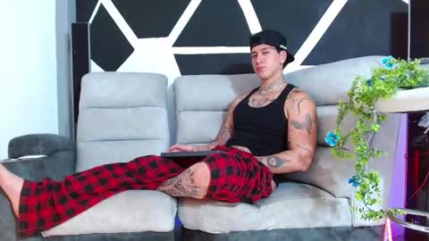 Snapshot of justinfuller_31 chatting on 11.22.25 justinfuller_31 online show from 11.22.25