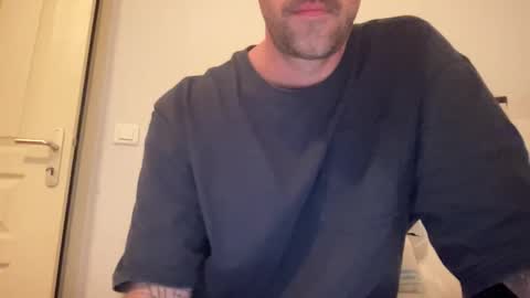 justmeandyou00 online show from 12.17.25