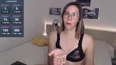 Snapshot of justmexy7 chatting on 01.01.25 Julie online show from 01.01.25