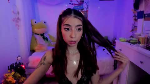 Snapshot of justmia_ chatting on 01.18.25 Mia online show from 01.18.25