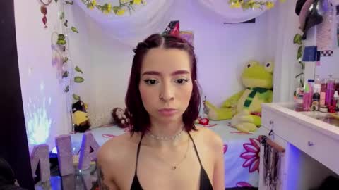 Snapshot of justmia_ chatting on 12.20.25 Mia online show from 12.20.25