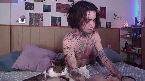 Snapshot of juuzou_kit chatting on 11.01.25 Juuzou hehim u can call me Juz online show from 11.01.25