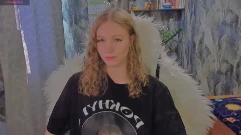 Snapshot of juxxxsybunx chatting on 09.30.25 Juxsy online show from 09.30.25