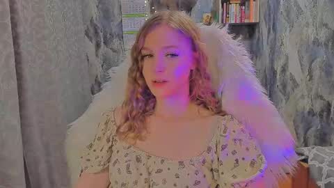 Snapshot of juxxxsybunx chatting on 11.11.25 Juxsy online show from 11.11.25