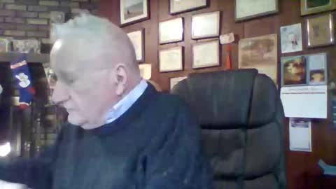 Snapshot of jywisco chatting on 12.18.24 jywisco online show from 12.18.24