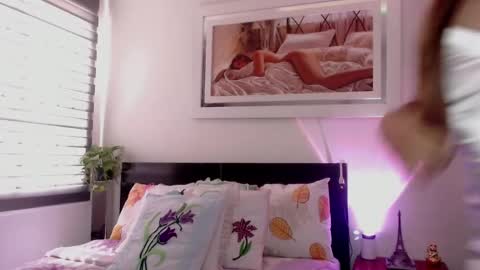 Snapshot of k_i_m_o_r_a_h chatting on 10.24.25 KIM online show from 10.24.25