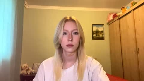 Mia 1st day here online show from 06.12.26