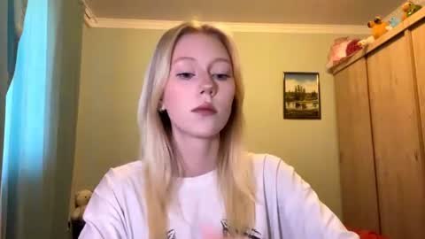 Mia 1st day here online show from 06.22.26