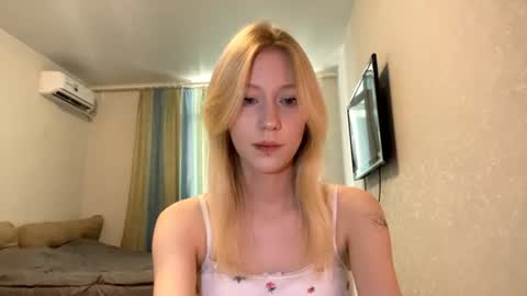 Mia 1st day here online show from 07.12.26