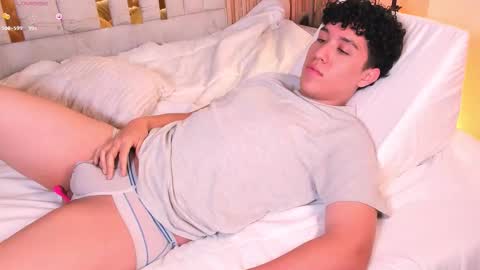 Snapshot of kai_zarek chatting on 10.20.25 Kai online show from 10.20.25