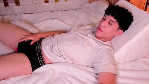 Snapshot of kai_zarek chatting on 11.08.25 Kai online show from 11.08.25