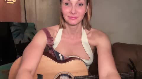 Snapshot of kaileeshy chatting on 02.08.25 Kailee Smile online show from 02.08.25