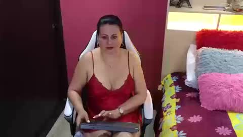 kaily jonness online show from 10.15.25