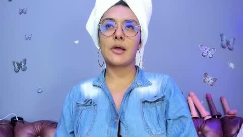 kaira_mosse_ online show from 10.18.25