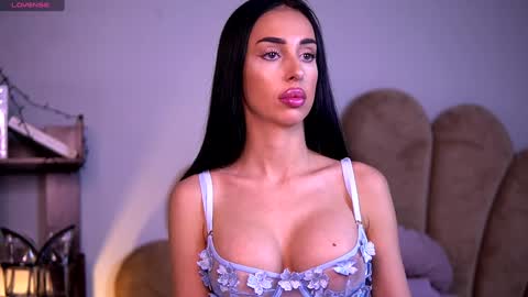 Snapshot of kairaandrews chatting on 02.01.25 Kaira online show from 02.01.25