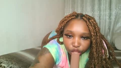 Snapshot of kakey_love chatting on 09.18.25 kakey love online show from 09.18.25