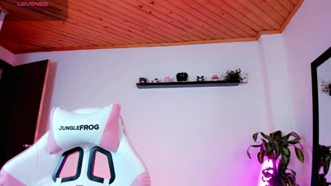 Kali Ka Please help me with your thumbs up its important   dont forget my birthday on October 26 online show from 09.11.25