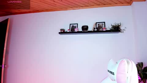 Kali Ka Please help me with your thumbs up its important   dont forget my birthday on October 26 online show from 09.30.25