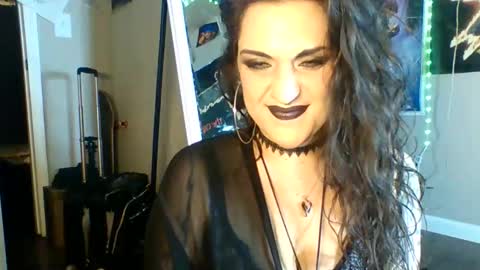 Snapshot of kandirain chatting on 11.18.25 kandirain online show from 11.18.25