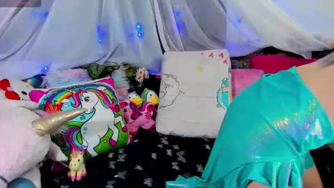 hello  Im Danni online show from 11.23.25