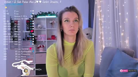 Snapshot of karamelsw chatting on 01.12.25 Julia online show from 01.12.25