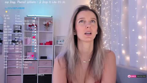 Snapshot of karamelsw chatting on 02.05.25 Julia online show from 02.05.25