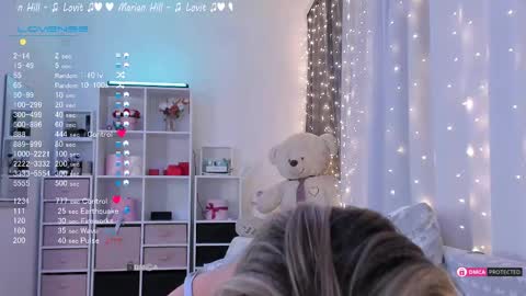 Snapshot of karamelsw chatting on 02.12.25 Julia online show from 02.12.25