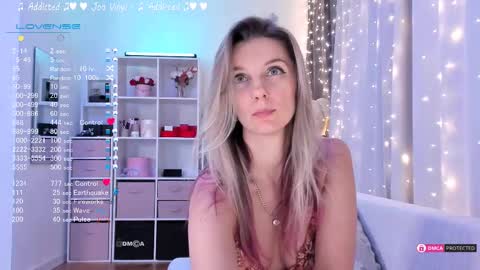 Snapshot of karamelsw chatting on 03.03.25 Julia online show from 03.03.25