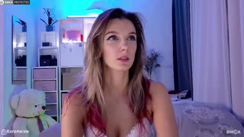 Snapshot of karamelsw chatting on 10.28.25 Julia online show from 10.28.25