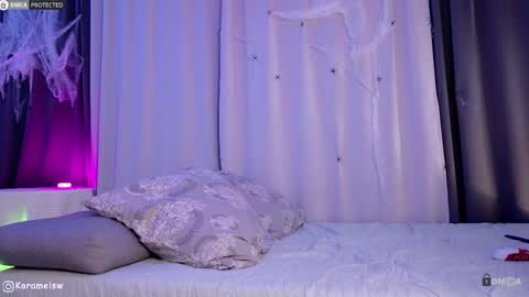 Snapshot of karamelsw chatting on 10.30.25 Julia online show from 10.30.25