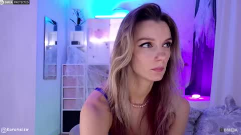 Snapshot of karamelsw chatting on 11.01.25 Julia online show from 11.01.25