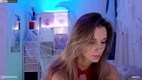 Snapshot of karamelsw chatting on 11.05.25 Julia online show from 11.05.25