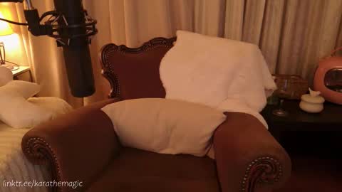 Snapshot of karathemagic chatting on 11.28.25 I am here around 5am GMT karathemagic online show from 11.28.25