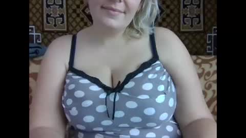 Snapshot of karilina_hi chatting on 12.13.24 Karilina Hi online show from 12.13.24