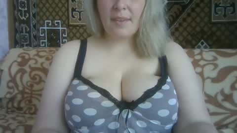 Snapshot of karilina_hi chatting on 05.21.26 Karilina Hi online show from 05.21.26