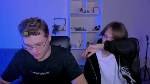 Snapshot of karl_mans chatting on 10.10.25 Karl online show from 10.10.25