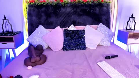 Karla Gonzaless online show from 01.28.25