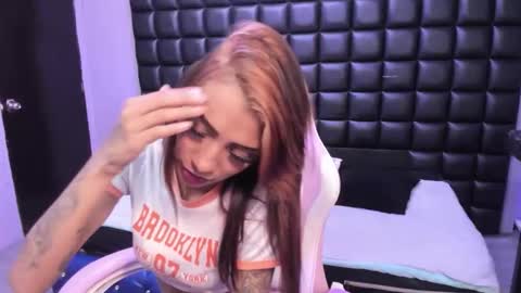 karlaslutskinny__ online show from 11.21.25