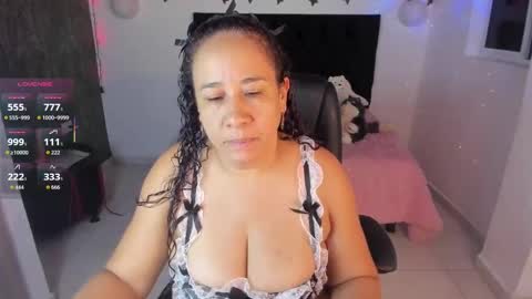 Snapshot of karly_closson chatting on 10.06.25 Karly online show from 10.06.25