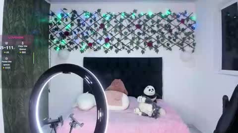 Snapshot of karly_closson chatting on 10.13.25 Karly online show from 10.13.25