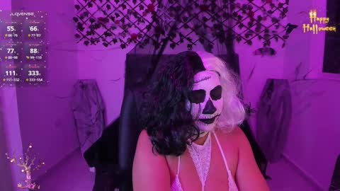 Snapshot of karly_closson chatting on 10.30.25 Karly online show from 10.30.25