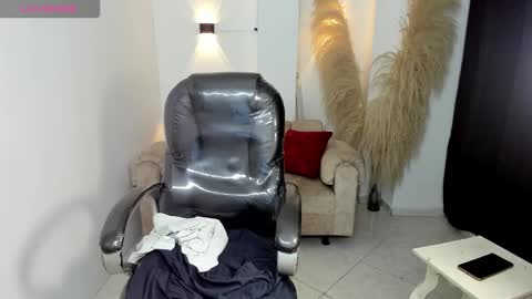 Snapshot of karlye_hot chatting on 02.20.26 KARLYE online show from 02.20.26