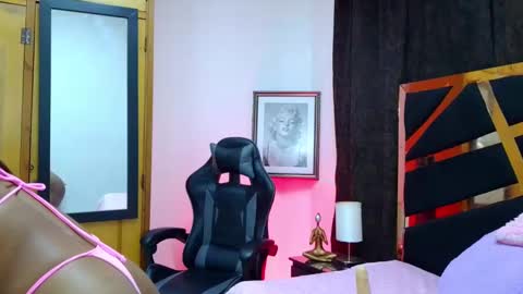 Snapshot of karol_adams_1 chatting on 03.09.25 karol online show from 03.09.25