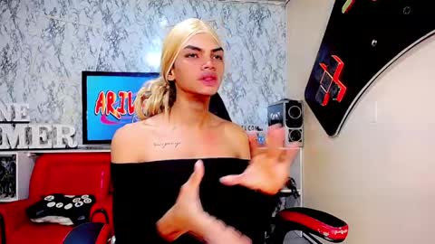 Snapshot of karol_vanessa__ chatting on 05.23.26 karol Vanessa online show from 05.23.26