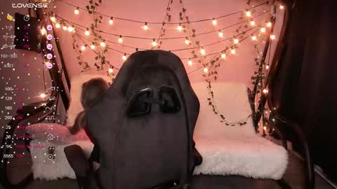 KarolinaHayes online show from 12.14.25