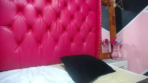 karoline_lov2 online show from 02.14.25