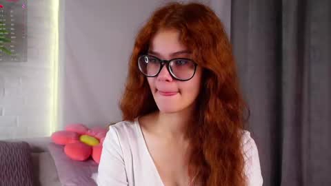 Snapshot of karolinerush chatting on 05.17.26 lina online show from 05.17.26