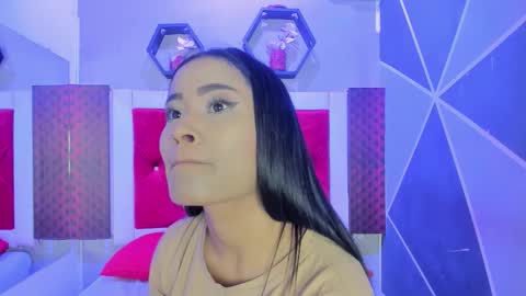 Snapshot of karoll014 chatting on 02.25.26 Karol online show from 02.25.26