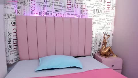 Snapshot of karoly_ocampo chatting on 02.01.25 karoly online show from 02.01.25