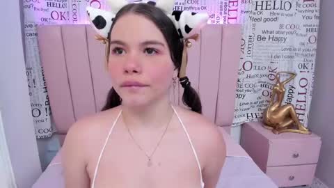 Snapshot of karoly_ocampo chatting on 02.17.25 karoly online show from 02.17.25